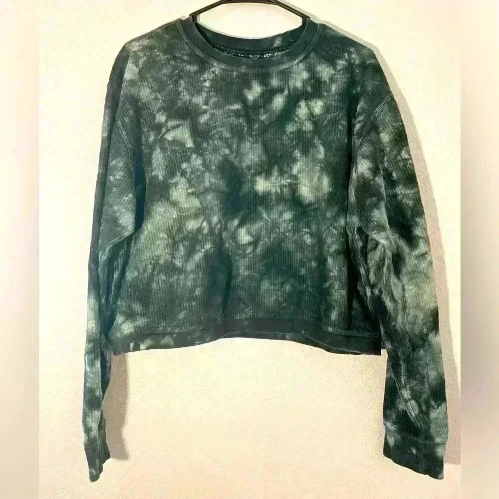 Royce Brand Womens Size Large Blue and White Water Colored Crew Neck Pullover